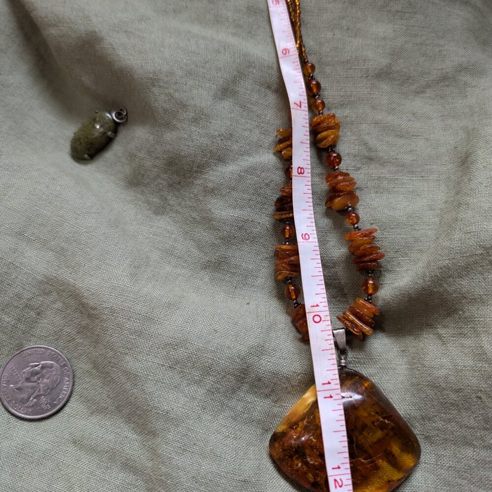 Large Amber pendant necklace - Picture 5 of 5